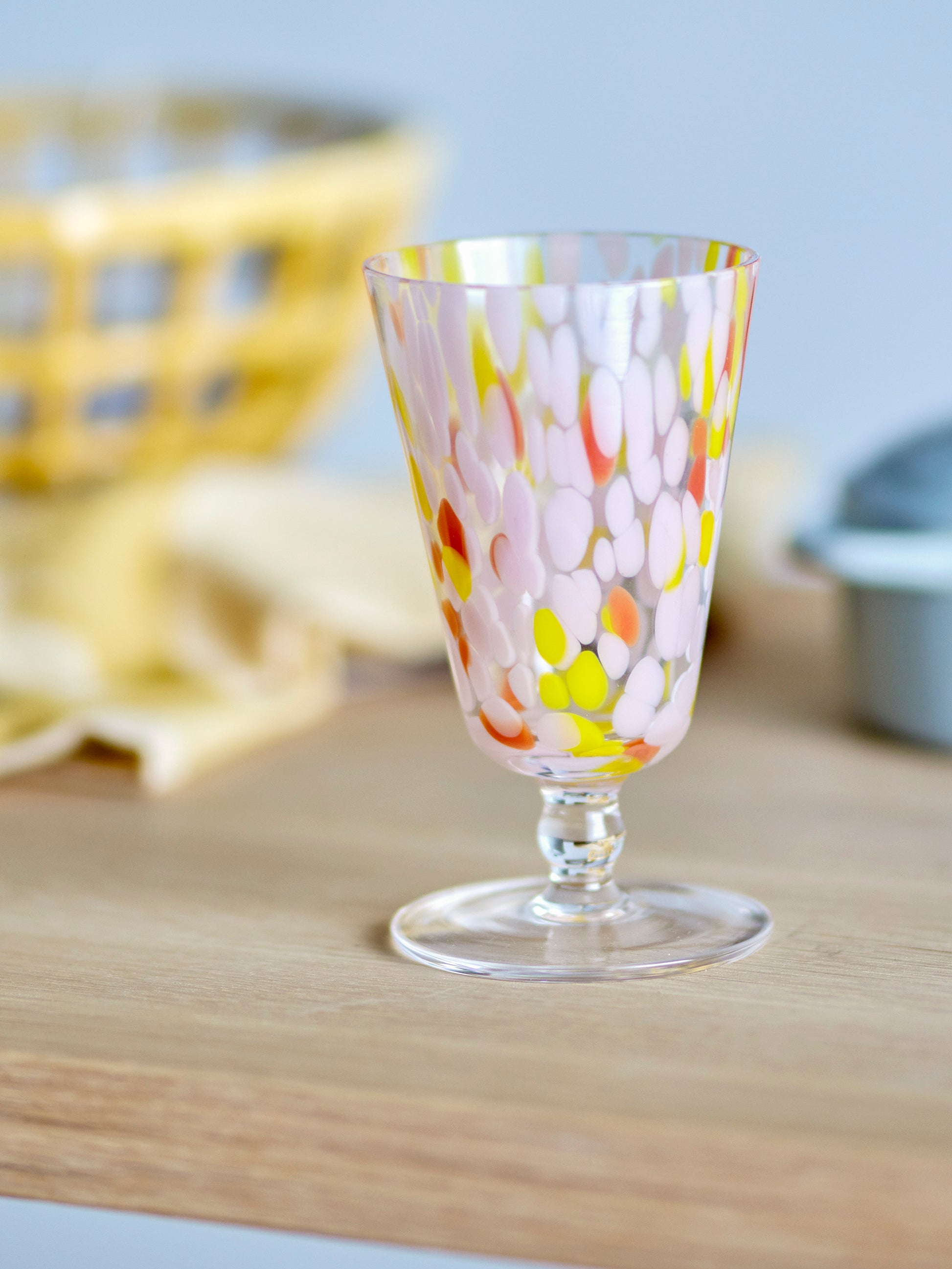 Lilya Vinglas, Rosa, Glas