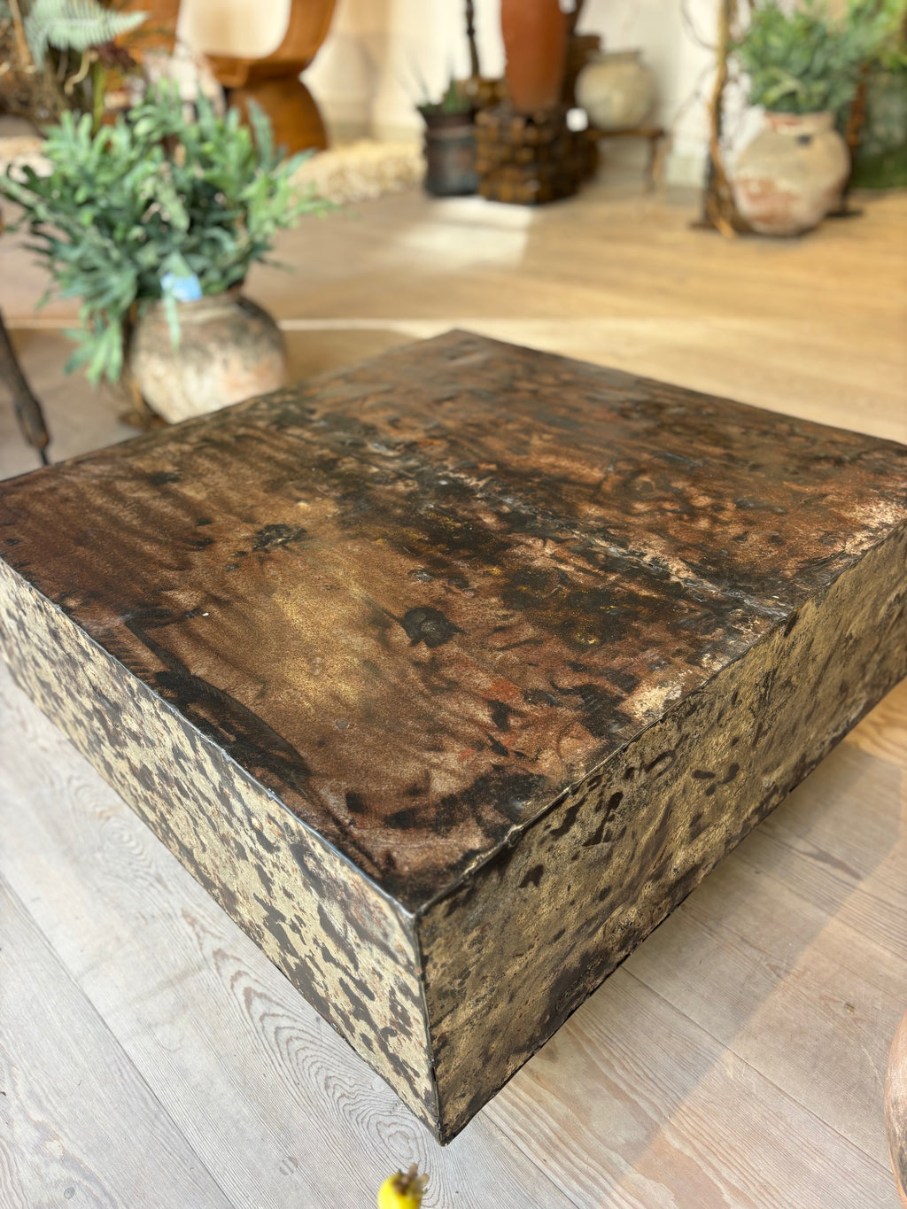 Kaffebord af genanvendt jern