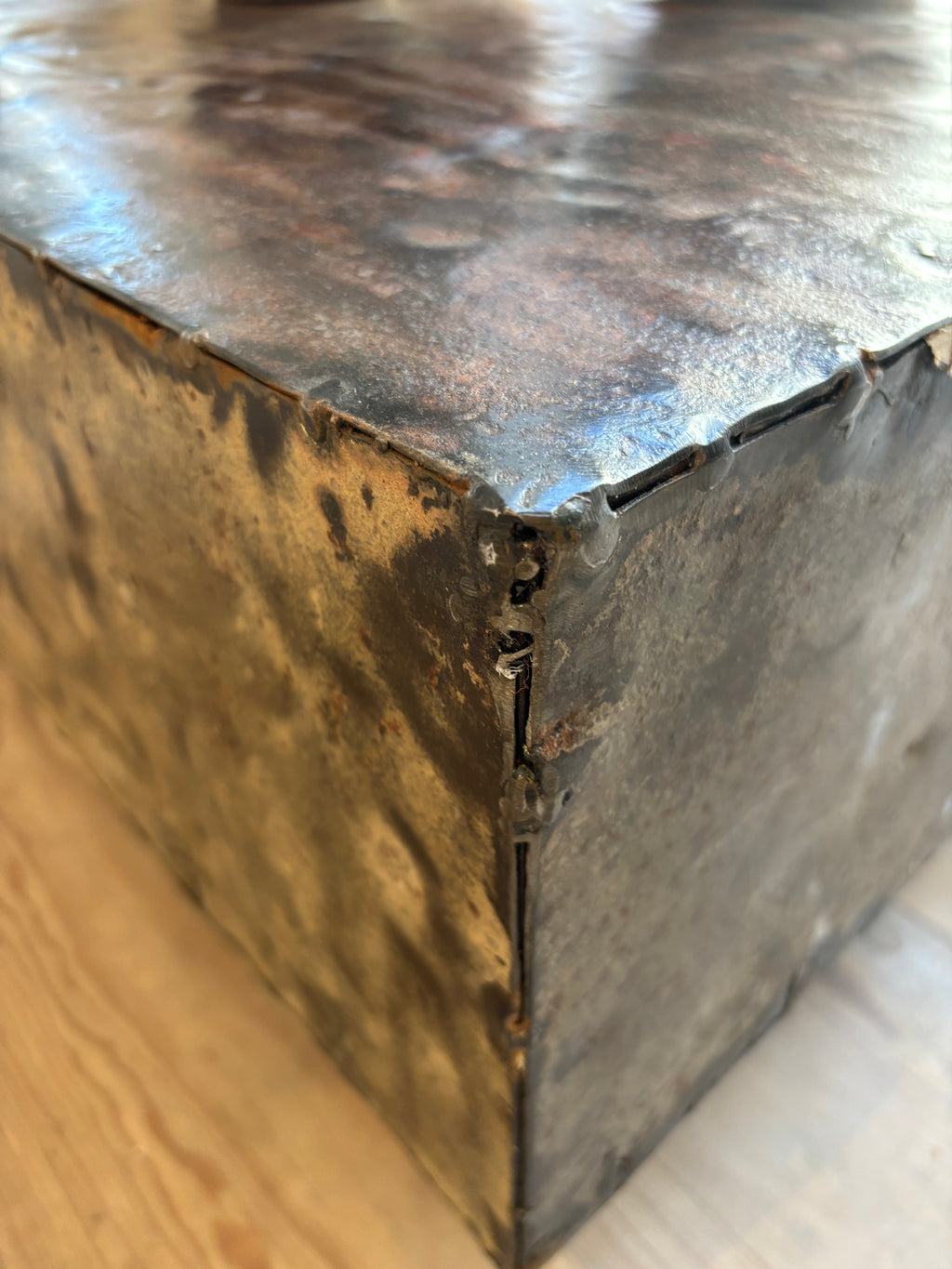 Kaffebord af genanvendt jern